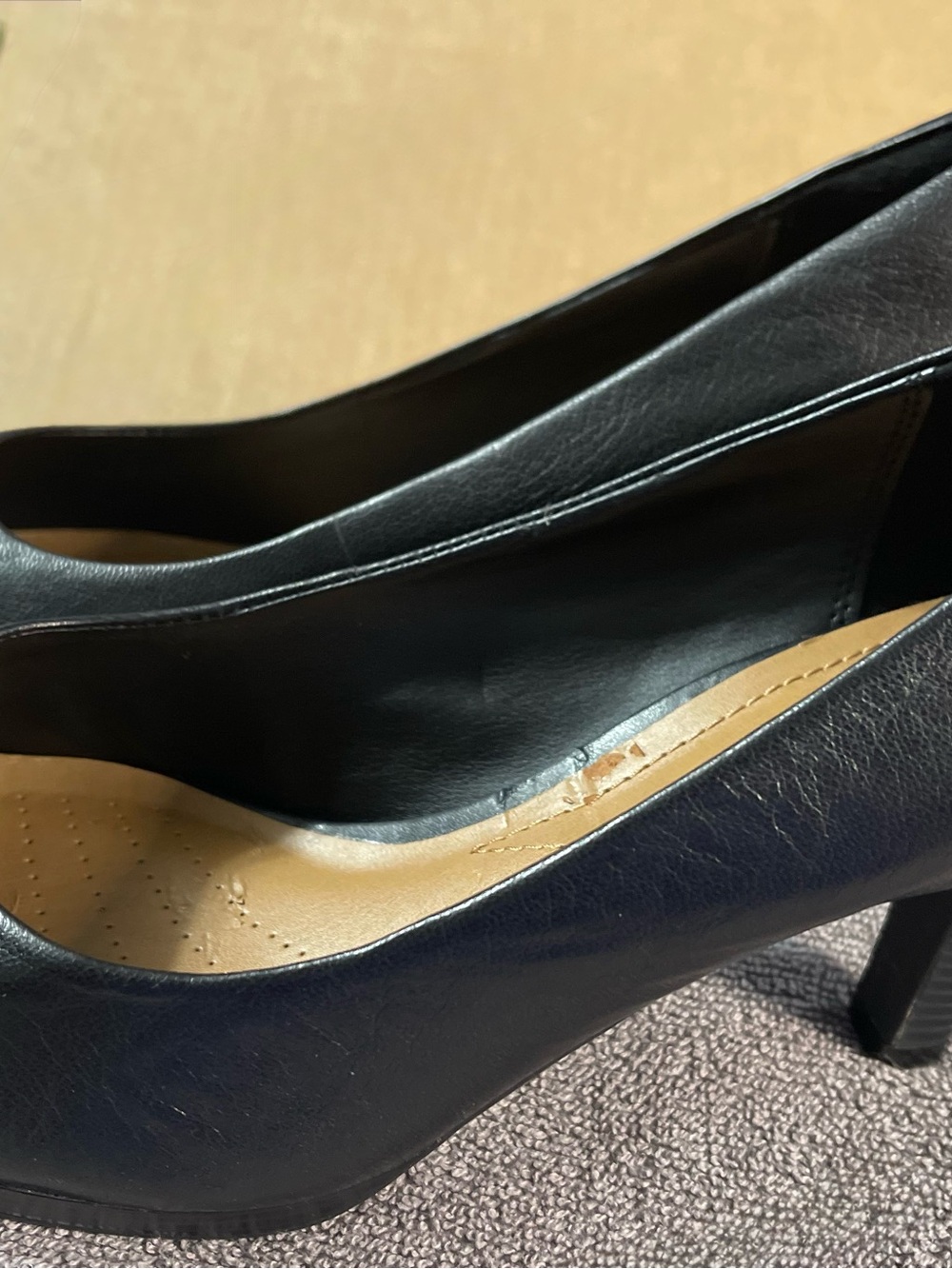 Clarks Black Leather Women's Pump Heels - Picture 2 of 14